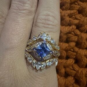 Elegant Gold and Blue Gemstone Ring
